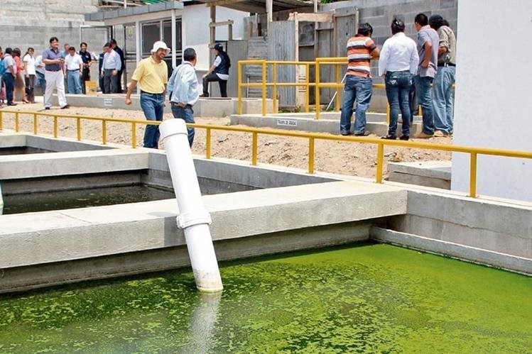 Se estima que a nivel nacional más del 95 por ciento de los afluentes están contaminados, debido a esto se estableció la necesidad de la construcción de plantas de tratamiento. (Foto Prensa Libre: Hemeroteca PL)