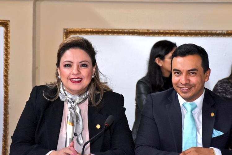 La canciller Sandra Jovel junto a su viceministro Pablo GarcÃ­a Saenz, durante una citaciÃ³n de trabajo en el Congreso. (Foto Prensa Libre: Carlos HernÃ¡ndez)