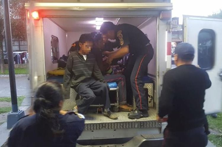Los estudiantes de la escuela San Rafael, San Antonio Sacatepéquez, San Marcos, presentan cuadros de deshidratación. (Fotos Prensa Libre: CBMD)