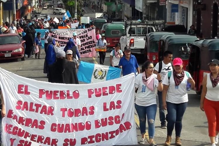 Estudiantes manifiestan su rechazo a las decisiones tomadas por el presidente Jimmy Morales (Foto Prensa Libre: Cristian Icó Soto)