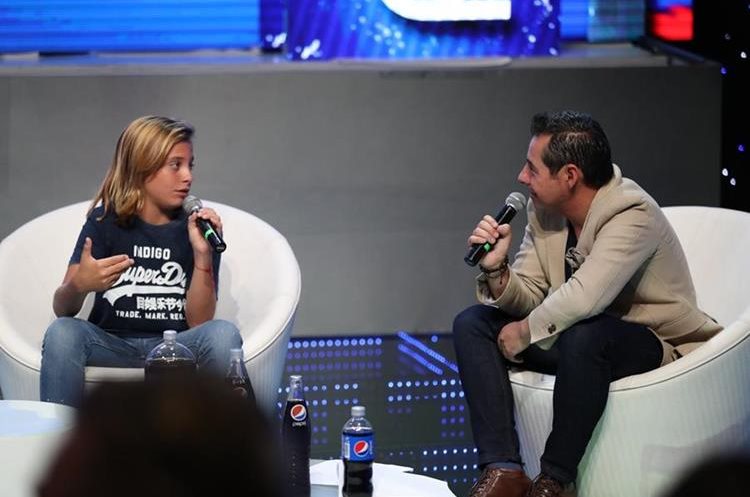 Izan Llunas junto a Yordi Rosado (Foto Prensa Libre: José A. Ochoa).
