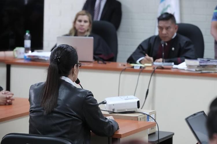 El 3 de octubre del año en curso, el juez Pablo Xetumul concedió una última petición a los sindicados por el caso Agua Mágica, en el cual Roxana Baldetti era señalada por el MP. (Foto HemerotecaPL)