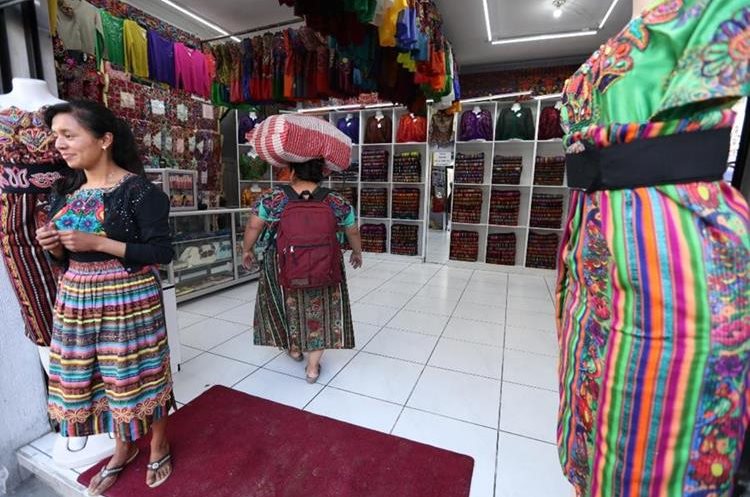 La industria textil mueve gran parte de la economía de este municipio. (Foto Prensa Libre: Mynor Toc)