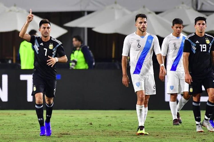Gonzalo Martínez celebró así el primer tanto de la selección de Argentina. (Foto Prensa Libre: AFP)