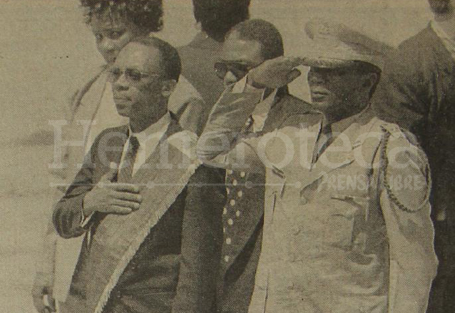 El presidente constitucional de Haití Jean-Bertrand Aristide, retornó al país, como estaba previsto, el 15 de octubre de 1994, tras estar en el exilio durante 3 años. (Foto: Hemeroteca PL)