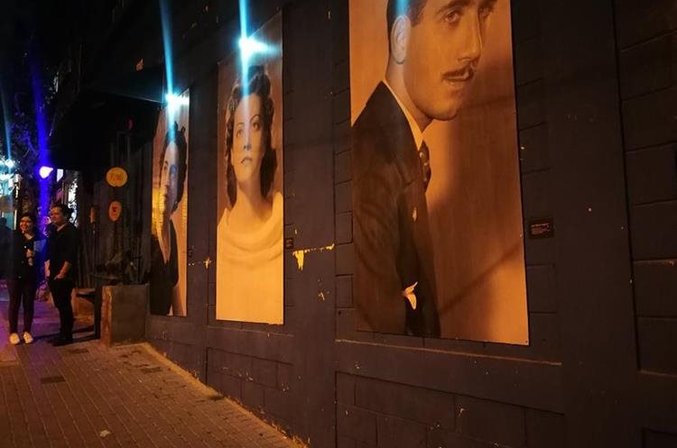 En el recorrido encontrarÃ¡ tambiÃ©n paredes intervenidas con proyectos fotogrÃ¡ficos. Esta muestra es de personajes destacados guatemaltecos de Cirma. Foto Prensa Libre: Ingrid Reyes.