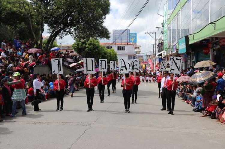 El objetivo de suspender del desfile es para resguardar la integridad de los estudiantes en Santa Cruz del Quiché. (Foto Prensa Libre: Héctor Cordero).