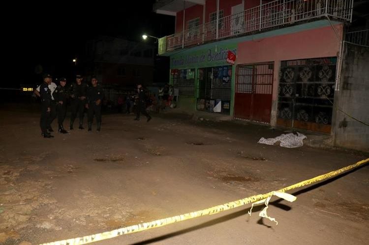Oscar Duarte murió baleado en la colonia El Mirador, Puerto Barrios, Izabal, la noche del miércoles 29 de agosto. (Foto Prensa Libre: Dony Stewart)