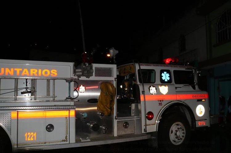 Motobomba de los Bomberos Voluntarios utilizada para sofocar las llamas. (Foto: Bomberos Voluntarios)