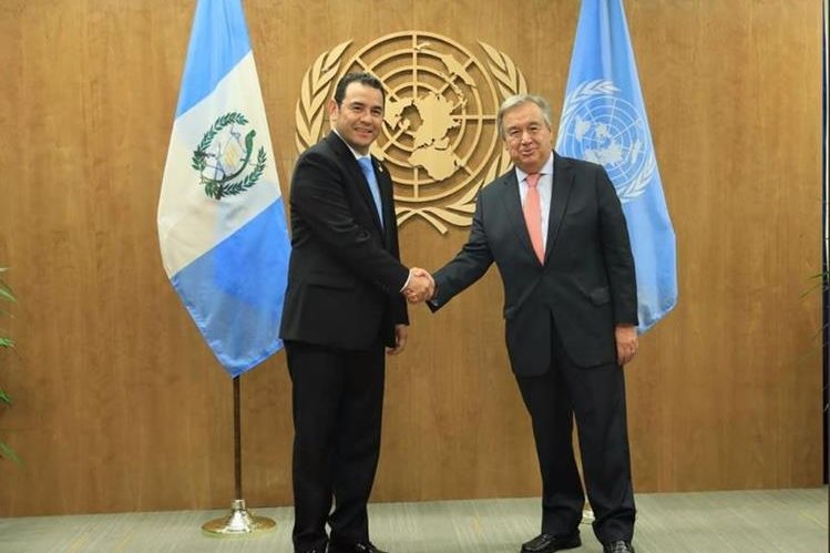 El presidente Jimmy Morales (izquierda), durante la reunión con António Guterres, secretario de la ONU. (Foto: Gobierno de Guatemala)