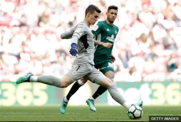 Kepa Arrizabalaga, se destaca por su distribución del balón con los pies. (Foto Prensa Libre: BBC News Mundo)