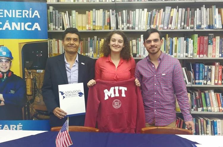 El equipo de la Universidad de Valle de Guatemala también ha sido beneficiado con las subvenciones que entrega el Fondo de Innovación de la Fuerza de 100,000 en las Américas. (Foto Prensa Libre: Ana Lucía Ola)