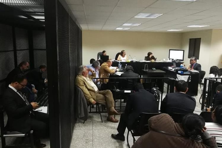 Luego de un año de juicio, el Ministerio Público pidió al tribunal condenarlos a penas de entre 5 y 28 años. (Foto Prensa Libre: Juan Diego González)