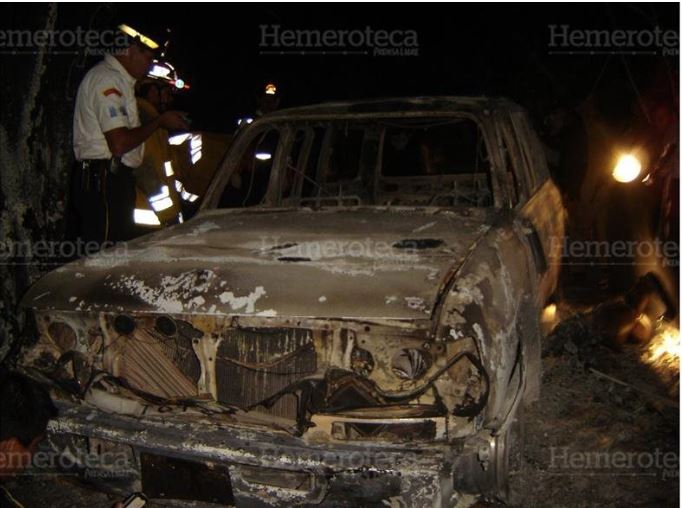 Este fue el vehÃ­culo en el que viajaban cuatro diputados salvadoreÃ±os, en el 2007. (Foto prensa Libre: Hemeroteca)