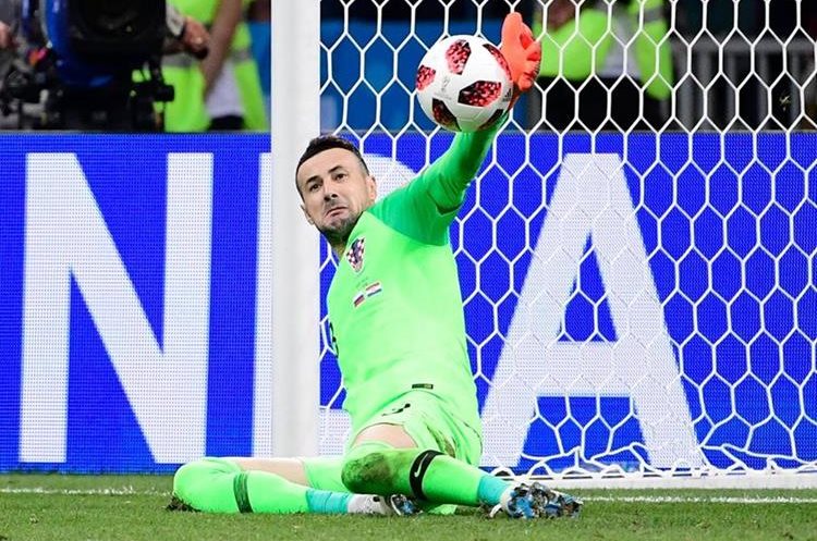 El portero Danijel Subasic detuvo un penal clave que amarró el boleto a semifinales para Croacia. (Foto Prensa Libre: AFP)