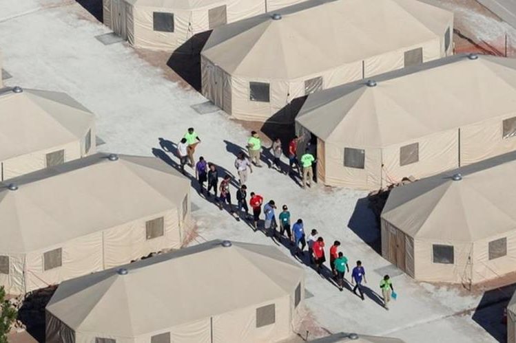 Tribunal ordena reunir a las familias de inmigrantes separados