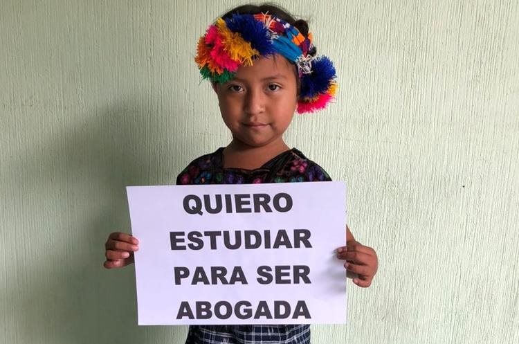 Plasman los sueños de las niñas de varios municipios de occidente de Guatemala. (Foto Prensa Libre: Fred Rivera)
