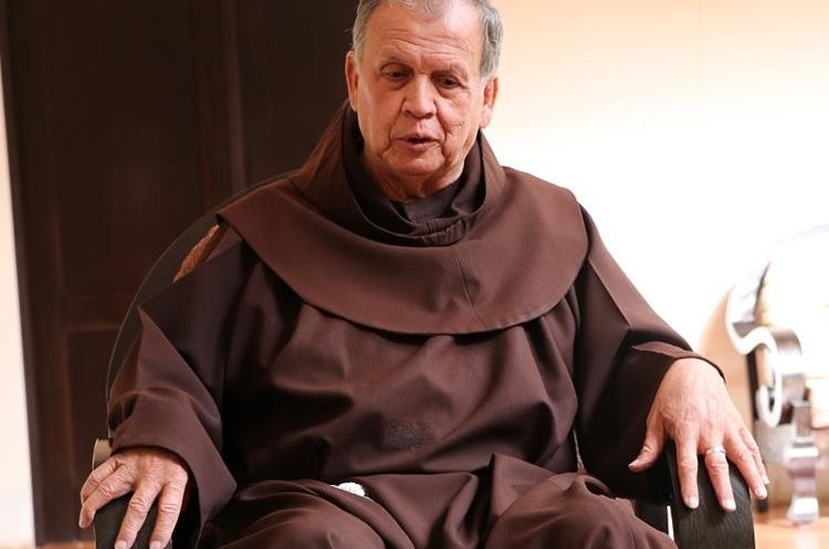 Fray Guillermo Bonilla, fundador de las Obras Sociales del Santo Hermano Pedro, permaneció por 14 años al frente de la organización. (Foto Prensa Libre: Julio Sicán)