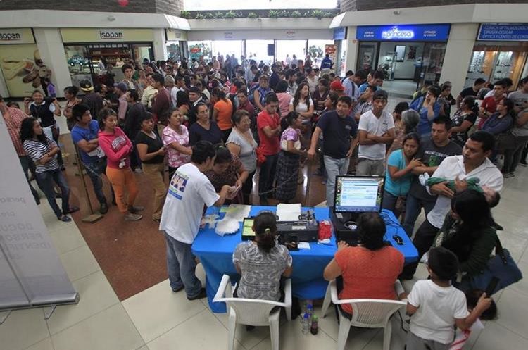 El TSE tiene el reto de sumar mÃ¡s de un millÃ³n de ciudadanos al padrÃ³n. (Foto Prensa Libre: Hemeroteca PL)