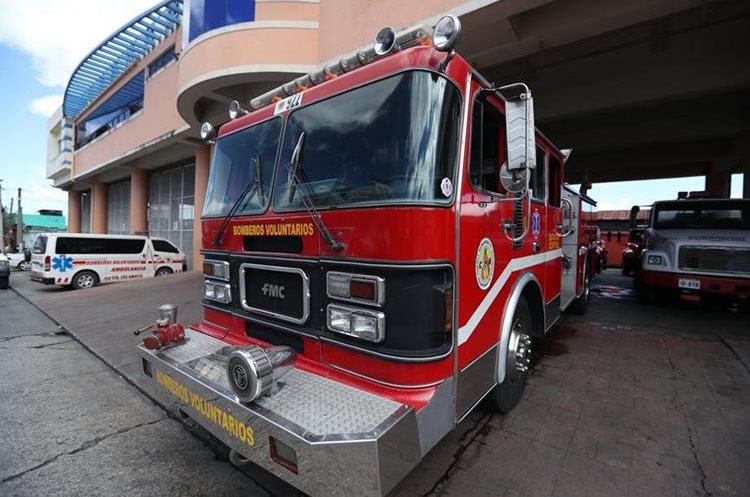 Una de las motobombas de los Bomberos Voluntarios que estará disponible para atender emergencias en estas fiestas de fin de año. (Foto Prensa Libre: Esbin García). 