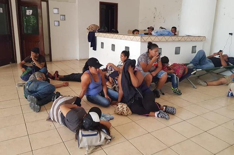 Los migrantes hondureños llegan a Tecún Umán, San Marcos, en busca de pasar a territorio mexicano. (Foto Prensa Libre: Whitmer Barrera)