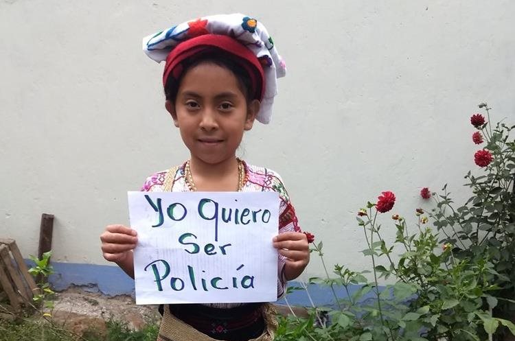 Yohana de San Sebastián Huehuetenango, anhela formar parte de las filas de la Policía Nacional Civil. (Foto Prensa Libre: Fred Rivera)