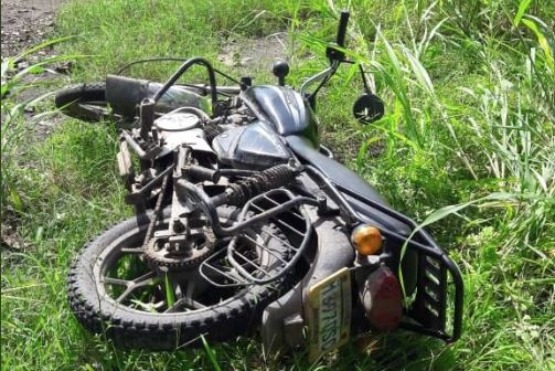 Motocicleta de uno de los presuntos secuestradores detenidos en Bolivia, Santo Domingo Suchitepéquez. (Foto Prensa Libre: Cortesía PNC)