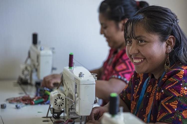 Luego de su preparación ahora tendrán la oportunidad de lanzar su propio negocio por un plan diseñado por el programa Mujeres por Mujeres. (Foto, Prensa Libre: Cortesía Pepsico).