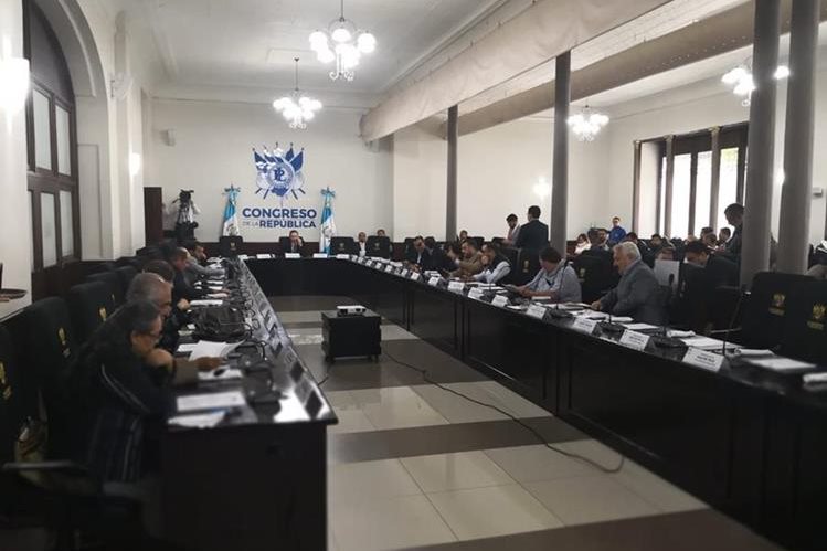 Los jefes de bloques tomaron la decisión de sesionar una vez a la semana para que las reformas a la ley electoral avanzaran, hoy estas están en peligro de perderse. (Foto Prensa Libre: Carlos Álvarez)