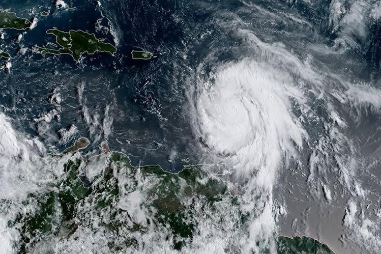 Huracán María Llega A Dominica Con Categoría 5