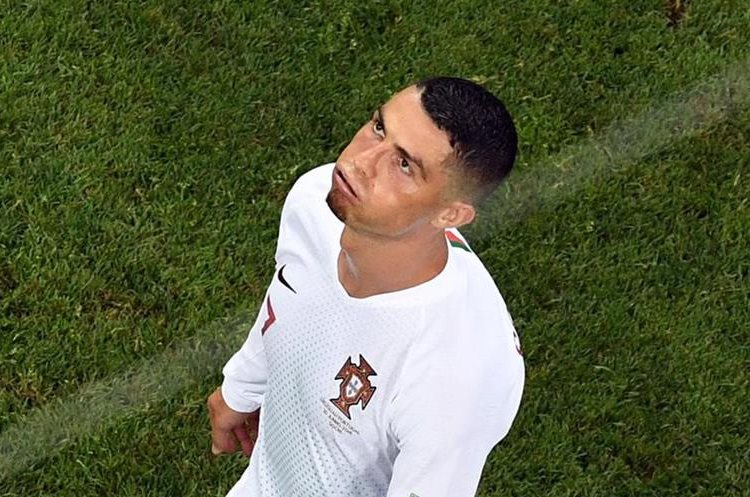 Cristiano y la campeona de Europa, Portugal, tampoco tenían en sus planes quedar eliminados de manera tan prematura. (Foto Prensa Libre: AFP)