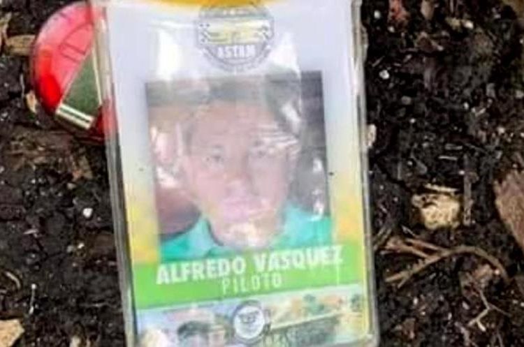 Este carné fue hallado en el lugar donde las autoridades hallaron dos personas muertas dentro de un vehículo, en Melchor de Mencos, Petén. (Foto Prensa Libre: Dony Stewart)