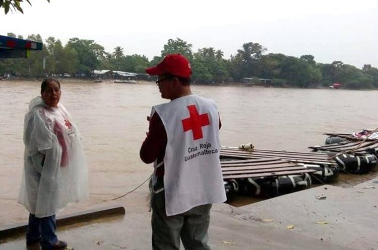 El caudal del río Suchiate, en Tecún Umán, San Marcos, aumenta debido a las lluvias. (Foto Prensa Libre: Cortesía Édgar Octavio Girón)