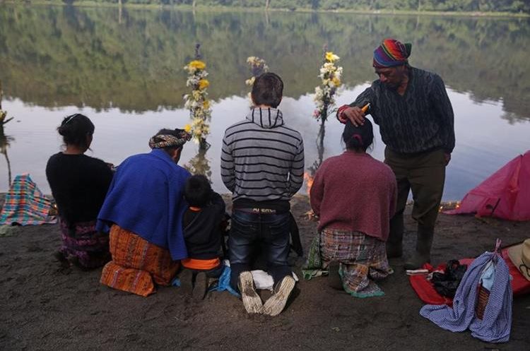 Resultado de imagen para ofrendas indígenas al agua  