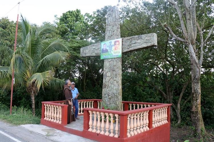 Et martyrkors er bygd på stedet hvor martyrene ble drept i Quiriguá i Los Amates i Izabal