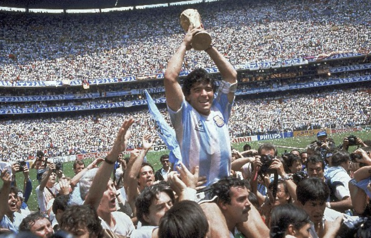  Diego Armando Maradona was acclaimed in Mexico in 1986. (Photo Prensa Libre: Hemeroteca PL) 