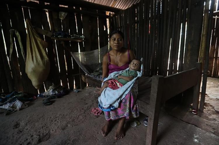 Wilson ElIseo Coc Cucul, de 1 año, tiene desnutrición aguda y está bajo asistencia del sistema de salud. (Foto Prensa Libre: Érick Ávila)
