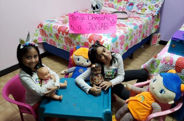 Paula y Diana de San Pedro, San Marcos también participan en la campaña. (Foto Prensa Libre: Fred Rivera)