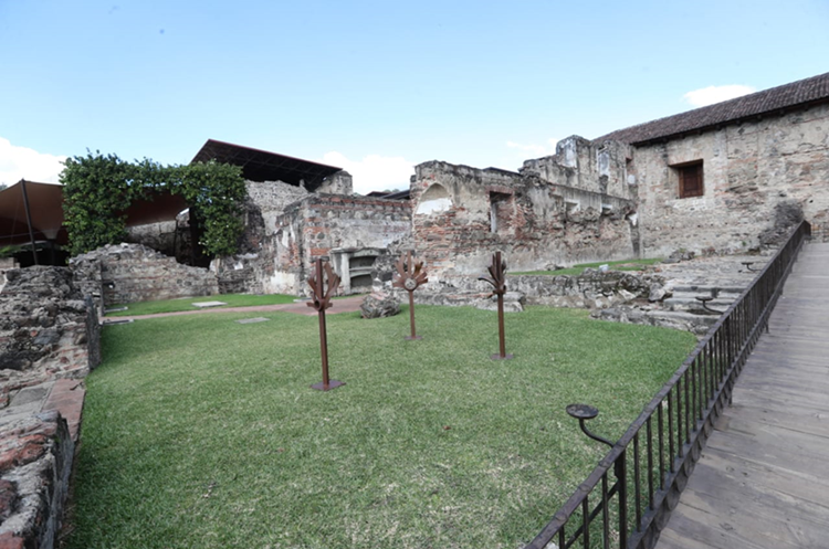 Uno de los jardines del hotel Casa Santo Domingo. (Foto Prensa Libre: Érick Ávila)