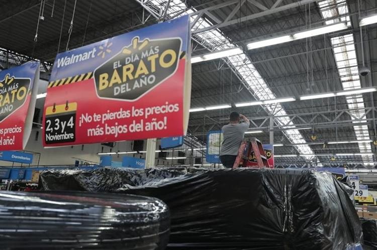 Los productos que ofrece El Día Más Barato del Año se volverán a abrir hasta el próximo viernes 2 de noviembre. (Foto Prensa Libre: Juan Diego González)