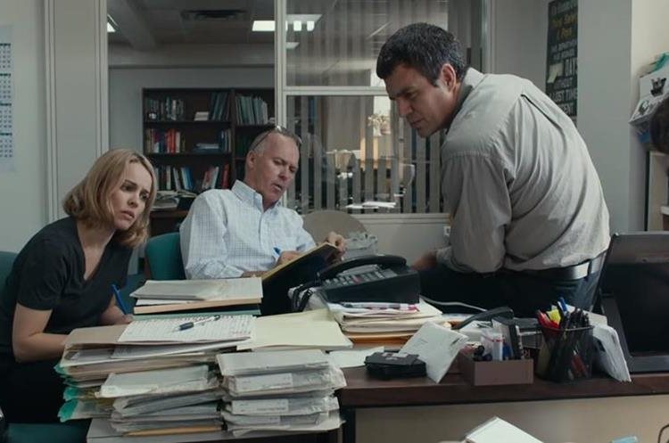 La película Spotlight narra la historia de un grupo de periodistas que evidencian el encubrimiento de una serie de agresiones sexuales a menores. (Foto Prensa Libre: HemerotecaPL)