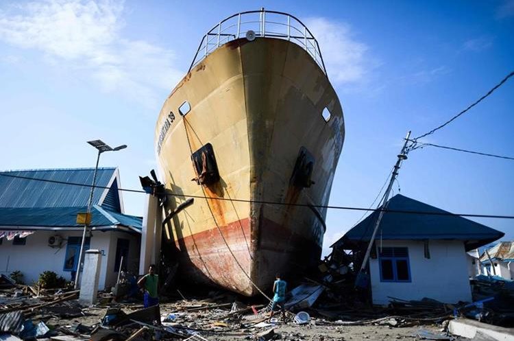 El pasado 28 de septiembre, un terremoto de magnitud 7.5 en la zona central de la isla de CÃ©lebes desencadenÃ³ un tsunami que dejÃ³ dos mil 81 muertos. (Foto Prensa Libre: Agencia AFP)