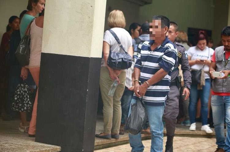 Eduardo Bim, vicepresidente de la Gremial de Pescadores del Lago de Izabal, fue capturado recientemente sindicado de usurpación de tierras (Foto Prensa Libre: Dony Stewart)