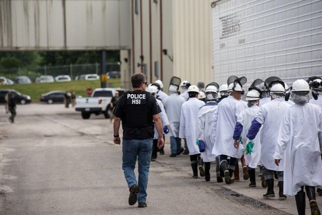 ICE ejecuta órdenes de allanamiento federales en Fresh Mark, 146 arrestados por violaciones de inmigración. (Foto Prensa Libre: Archivo)