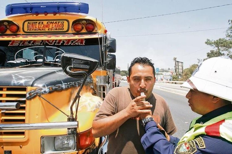 Operativo de alcoholemia en la Ciudad de Guatemala. (Foto Hemeroteca PL)