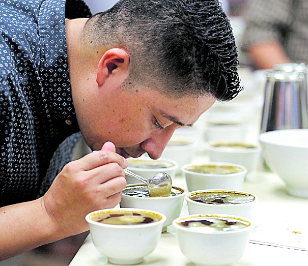 El consumo excesivo de cafeÃ­na produce taquicardia, molestias gÃ¡stricas o temblor en las extremidades. (Foto Prensa Libre: Hemeroteca PL)