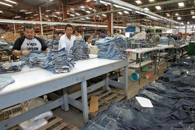 En un contexto de crecimiento económico lento, la mejoría en la tasa de desocupación ha sido modesta, señaló el informe Panorama Laboral 2018 de la OIT. (Foto Prensa Libre: Hemeroteca)