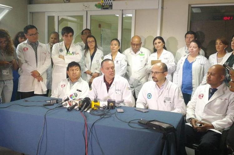 Médicos del Hospital Roosevelt piden que se garantice la seguridad para reanudar los servicios. (Foto Prensa Libre: Andrea Orozco)