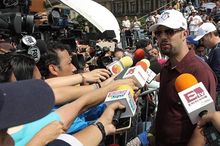 Exjugador mexicano de las Grandes Ligas Esteban Loaiza (derecha). (Foto Prensa Libre: EFE)