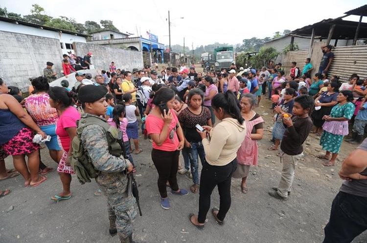 Aldea Ceylan, Escuintla. Muchos pobladores aseguran que no dejarán sus viviendas. (Foto Prensa Libre: Érick Ávila)
